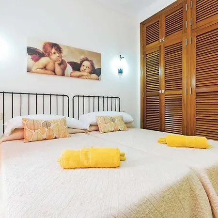 Playa Blanca Sleeps 4 Air Con Wifi Willa